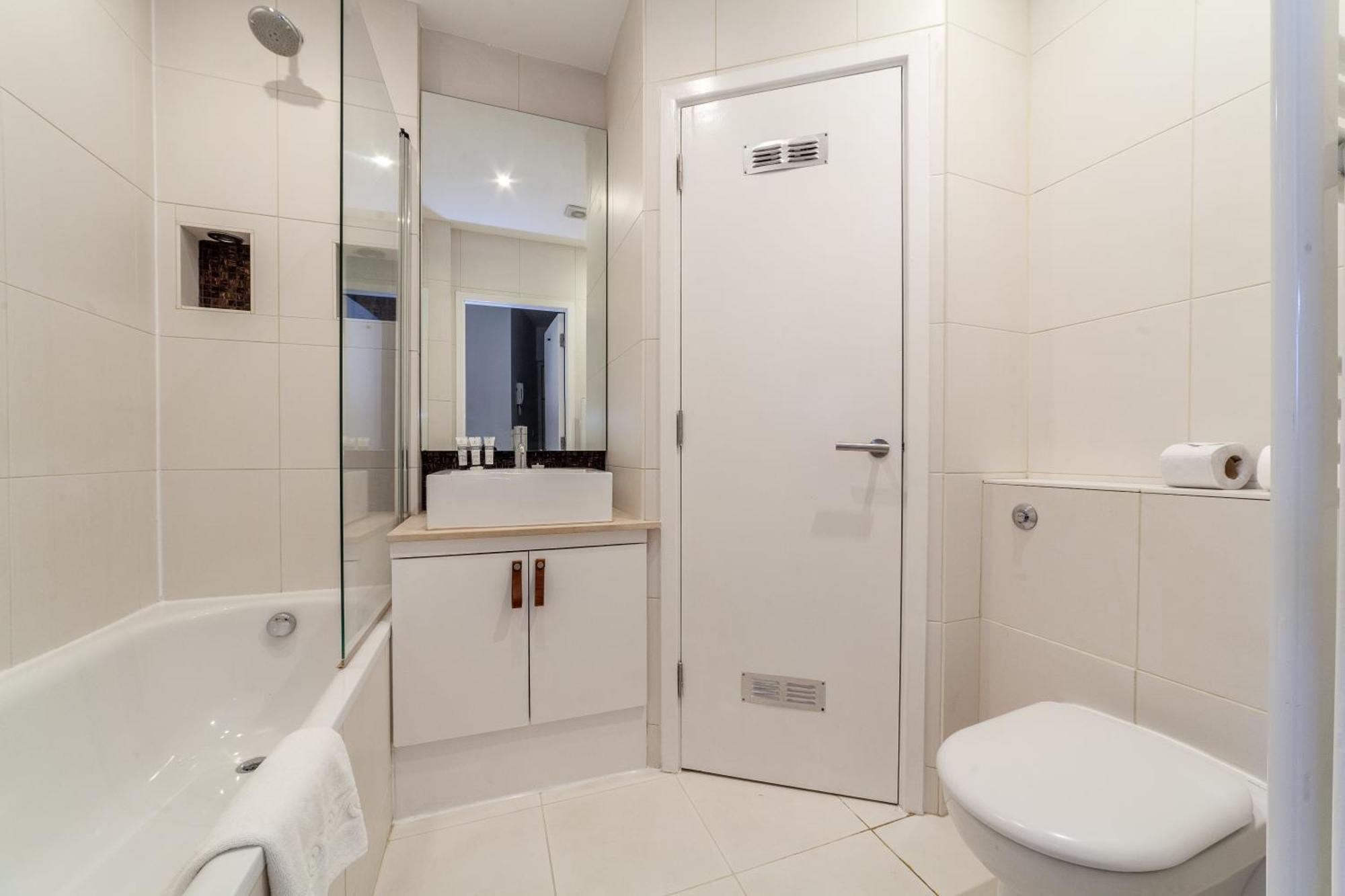 Elegance & Chic Design - 2-Bedroom Haven London Exteriör bild